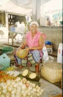 Gemüseverkäuferin in den Markthallen von Assomada