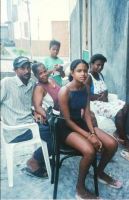 Fogo - Sao Jorge : Einwohner vor der der Mercaria sitzend