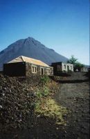 Blick auf den Pico mit Häusern von Bangaeira im Vordergrund